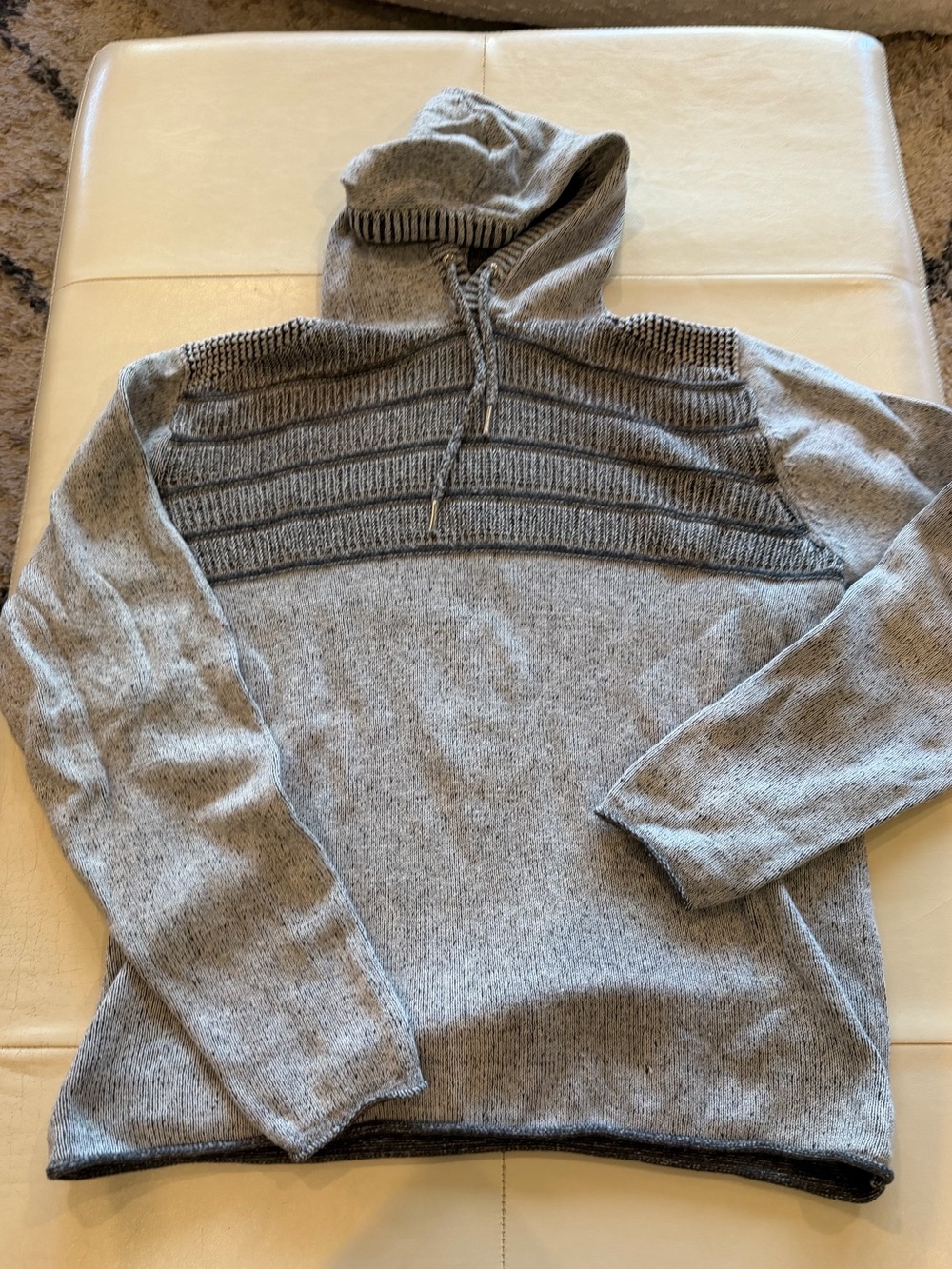 BKE men’s sweater. Size large. Excellent condition